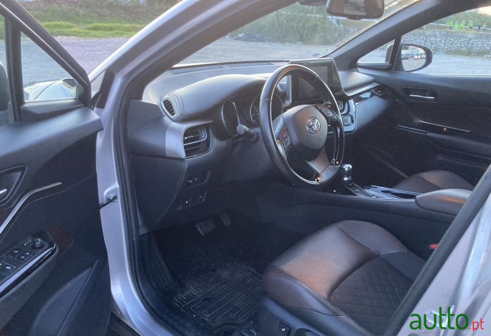 2018' Toyota C-HR 1.8 Hsd Exclusive photo #5