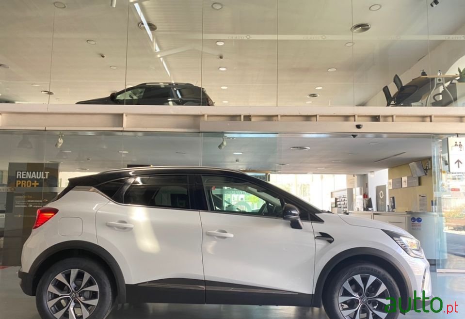 2021' Renault Captur photo #3