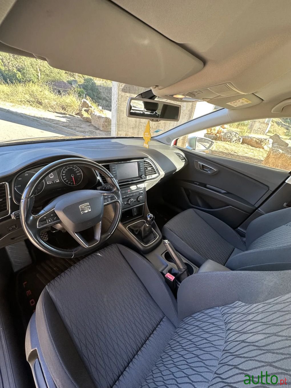 2015' SEAT Leon photo #6