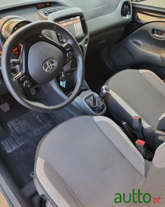 2021' Toyota Aygo photo #3