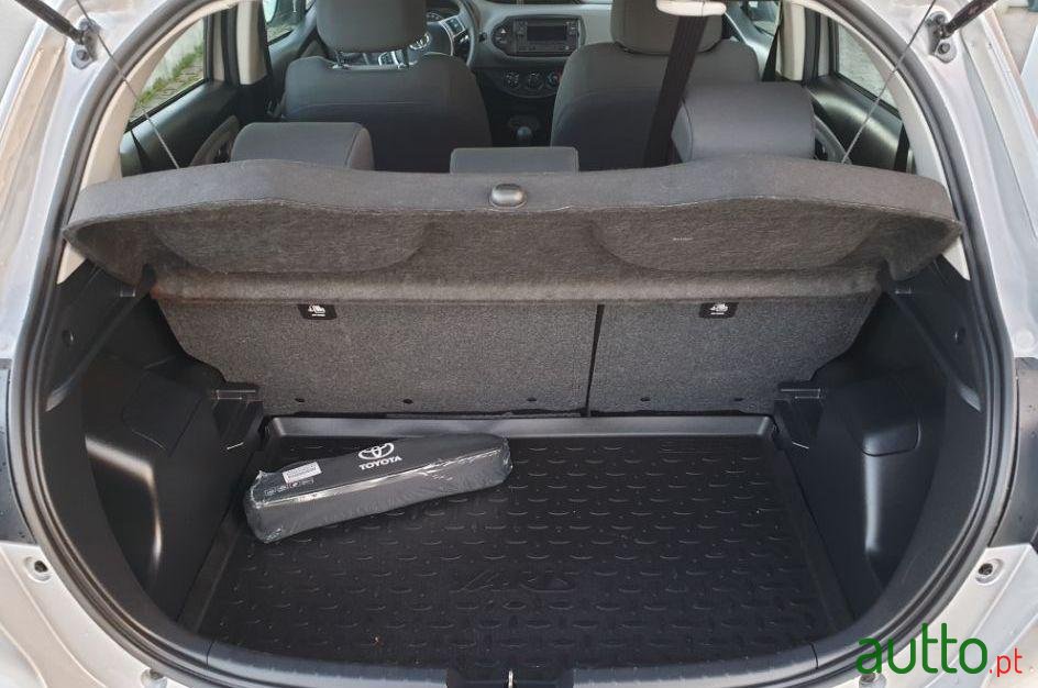 2019' Toyota Yaris photo #2