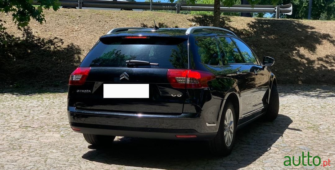 2011' Citroen C5 Tourer photo #3