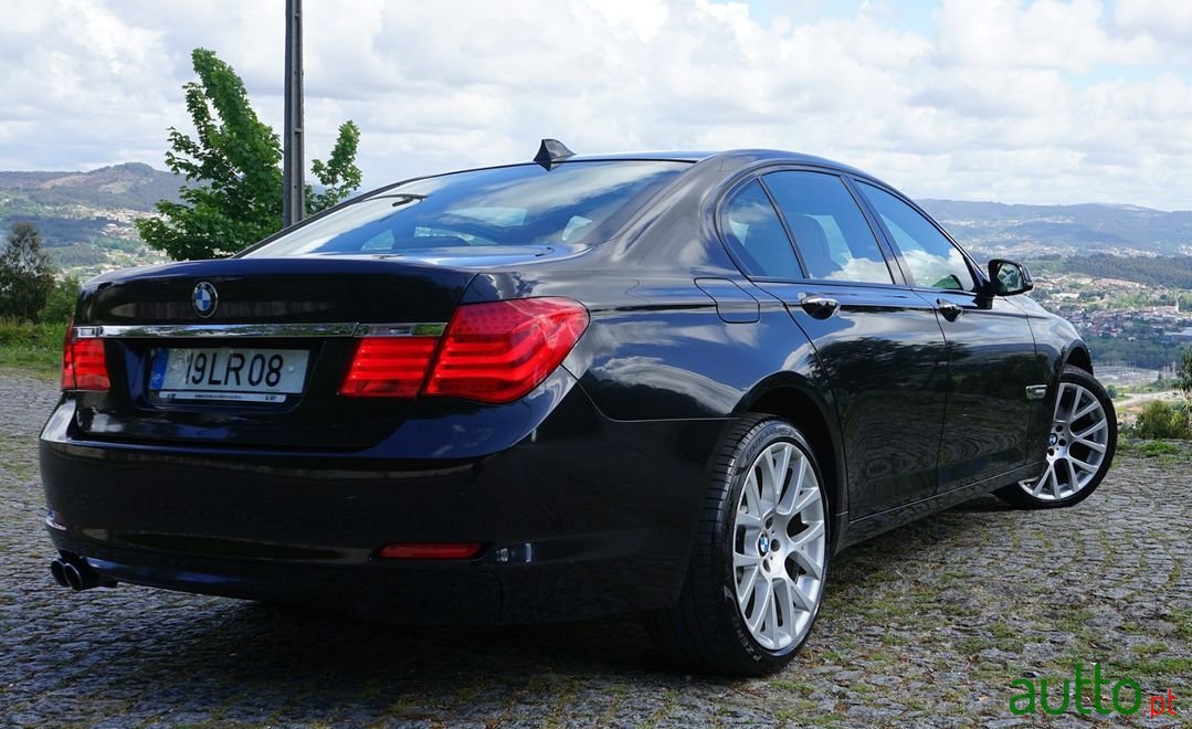 2010' BMW 730 photo #4