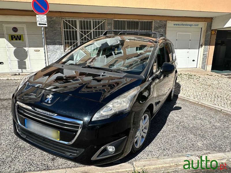 2013' Peugeot 5008 photo #2