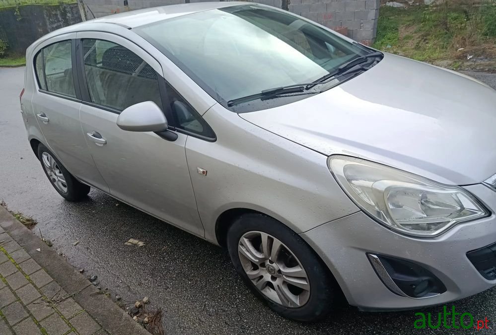 2011' Opel Corsa photo #2