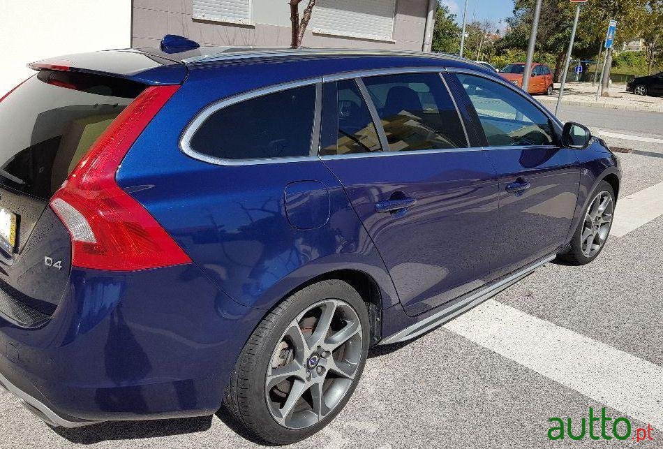 2015' Volvo V60 2.0 D4 Vor photo #3