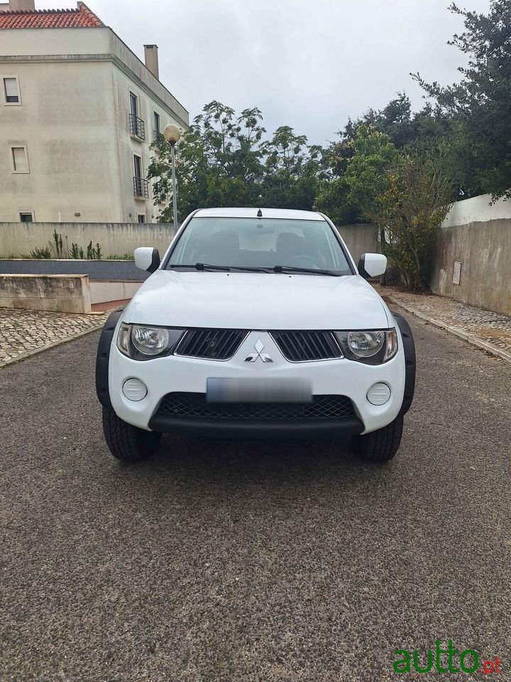 2009' Mitsubishi L 200 photo #1