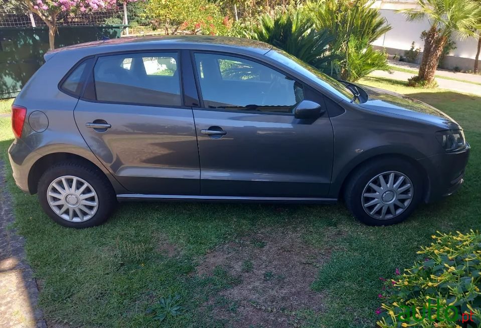2015' Volkswagen Polo photo #2