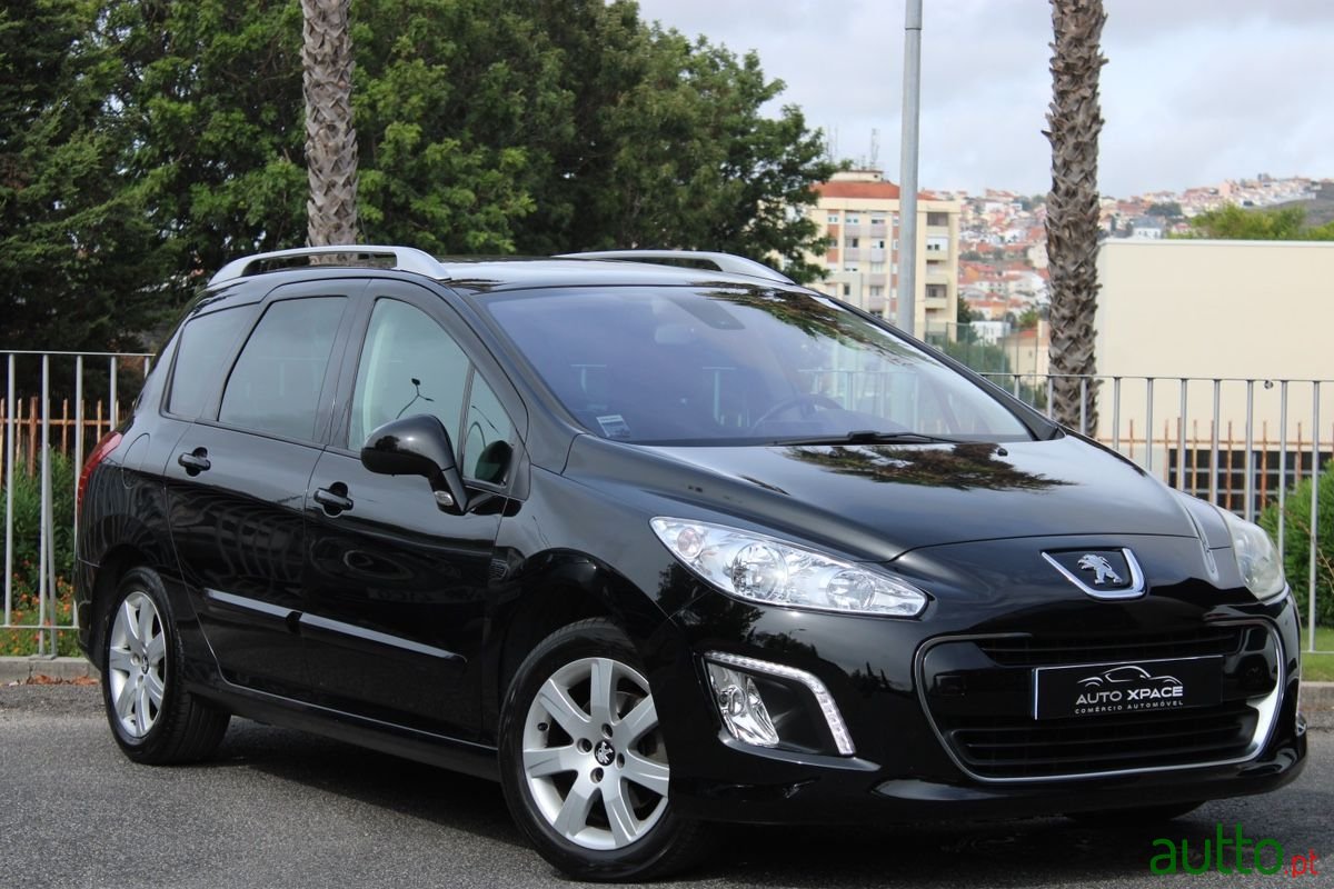 2011' Peugeot 308 Sw photo #1