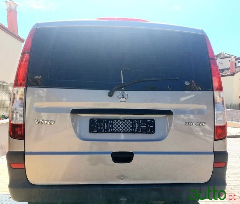 2011' Mercedes-Benz Vito photo #2