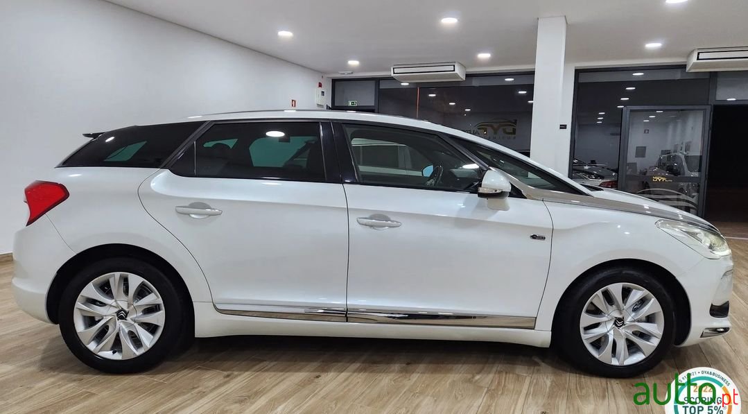 2013' Citroen DS5 photo #6