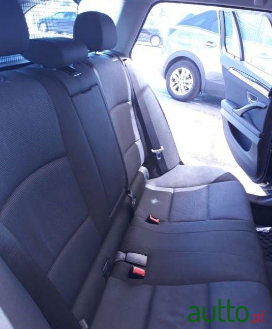 2011' BMW 520 Gran Turismo photo #2