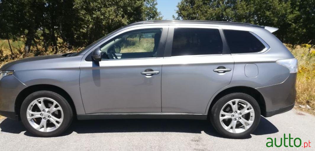 2013' Mitsubishi Outlander photo #1