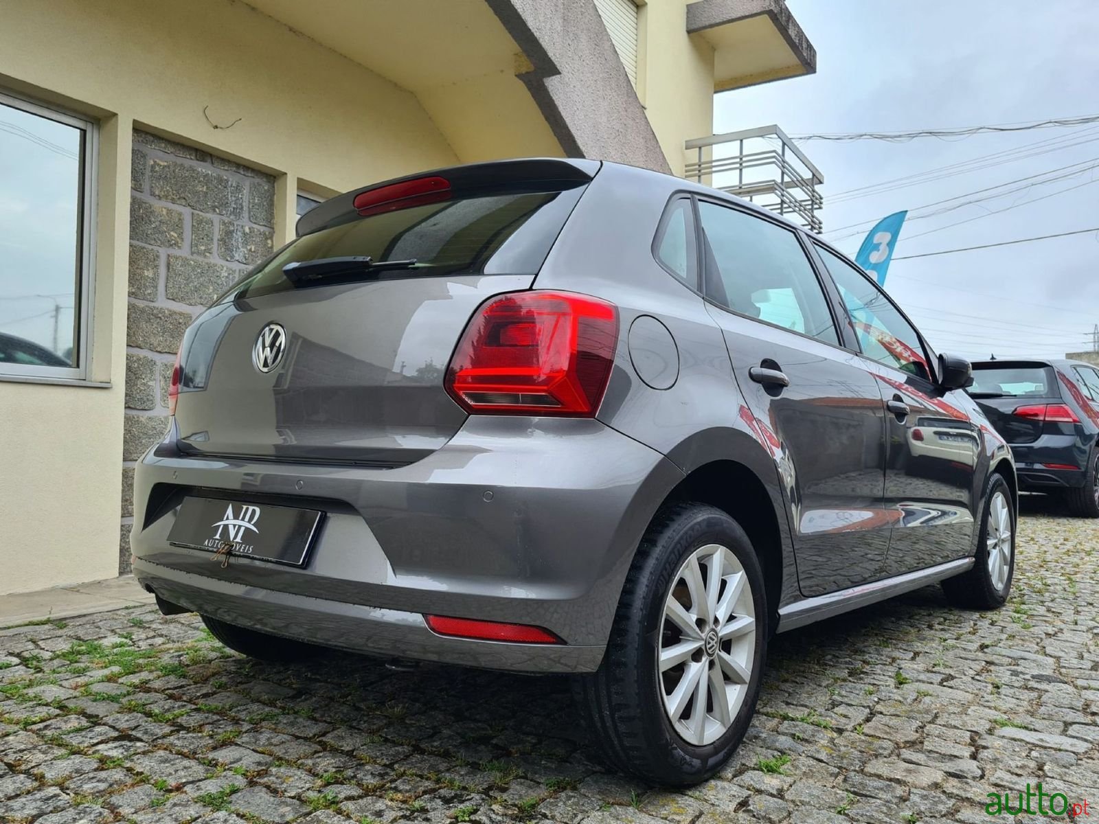 2015' Volkswagen Polo photo #3