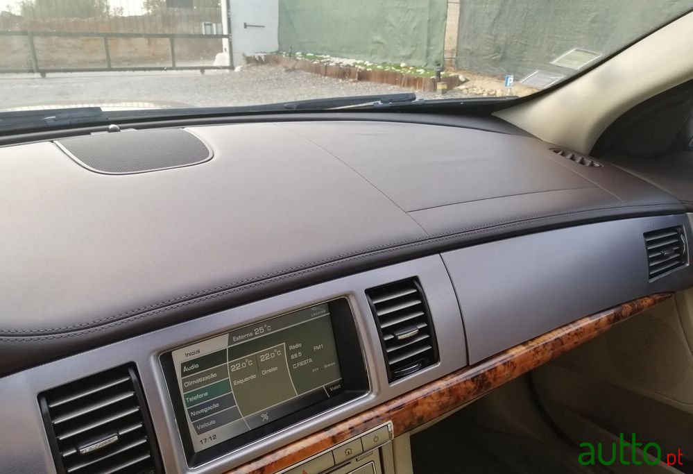 2008' Jaguar XF photo #4