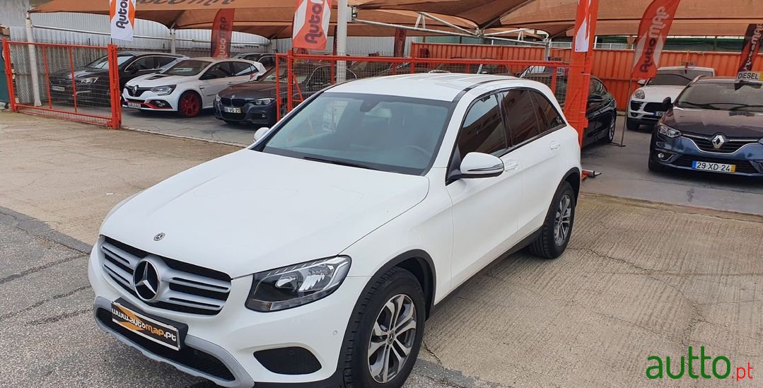 2018' Mercedes-Benz Glc-250 photo #2