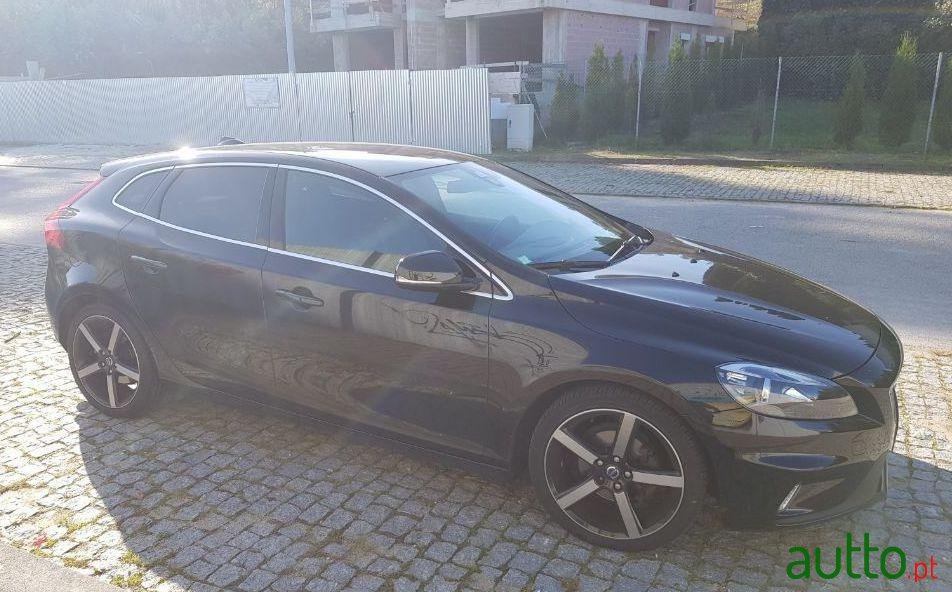 2014' Volvo V40 R-Design Summum photo #2