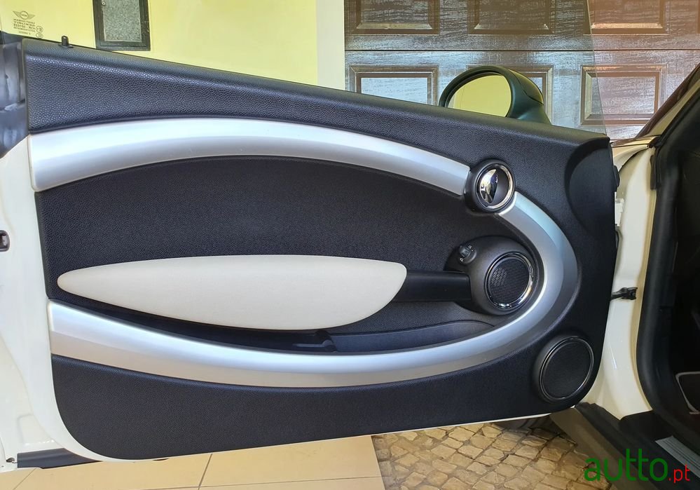 2010' MINI Clubman Cooper D photo #6