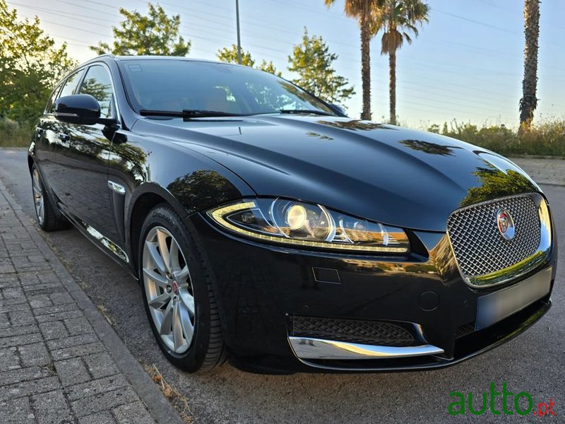 2014' Jaguar XF Sportbrake photo #3