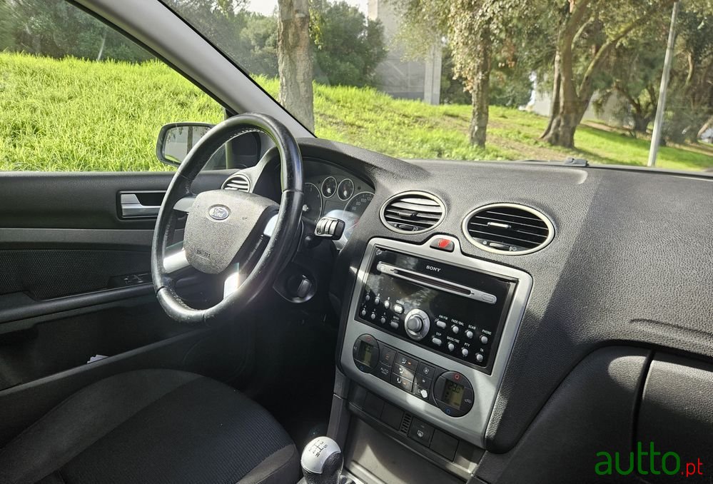 2006' Ford Focus Sw photo #3