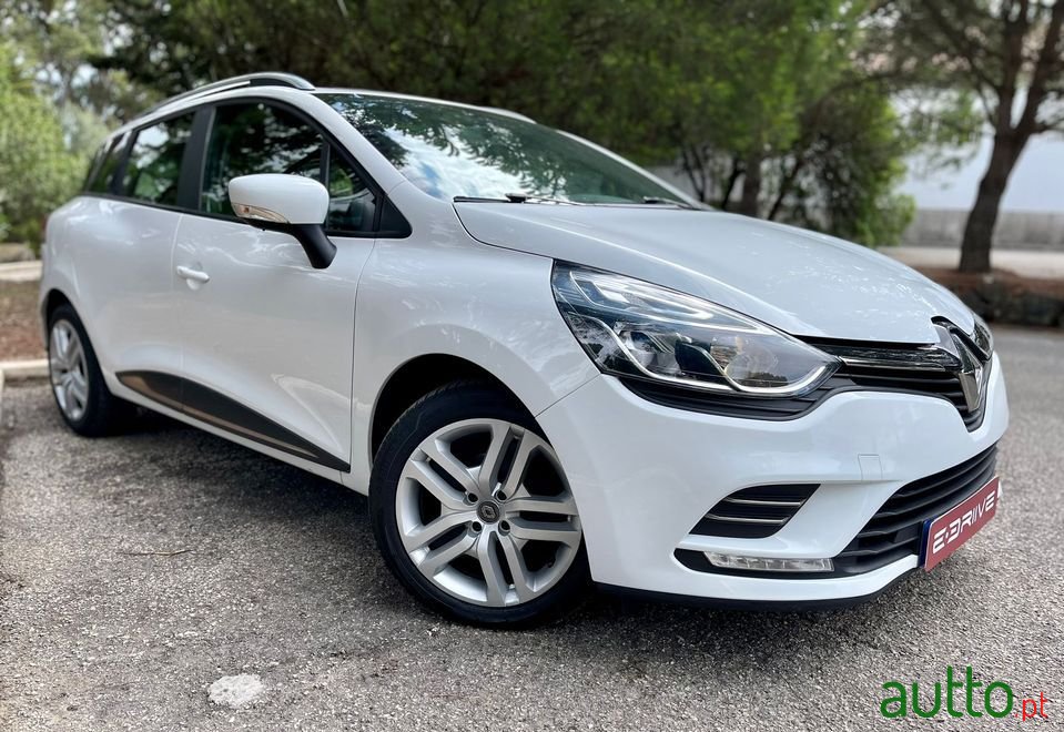2017' Renault Clio Sport Tourer photo #2