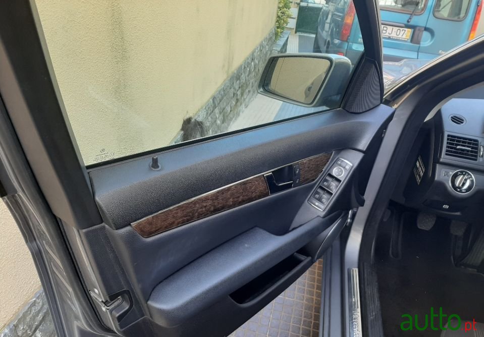 2009' Mercedes-Benz C-220 photo #6