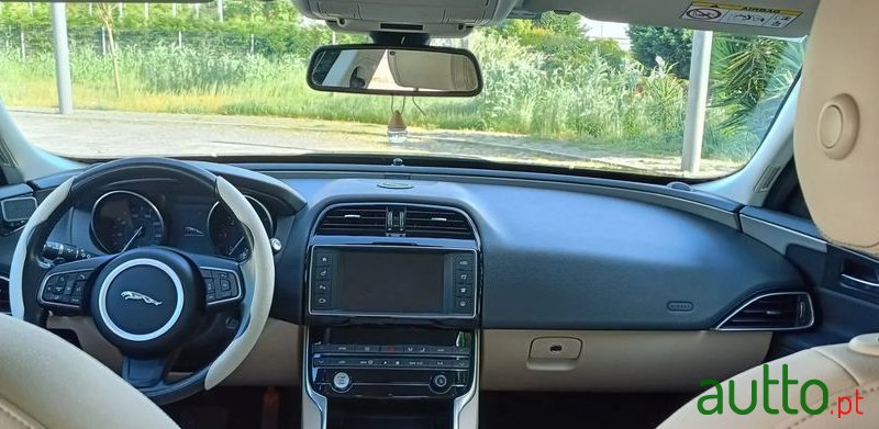 2017' Jaguar XE photo #6