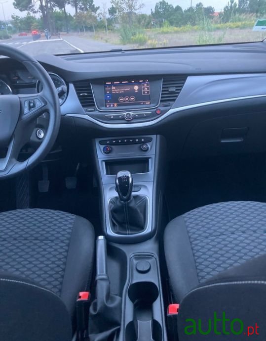 2019' Opel Astra photo #5