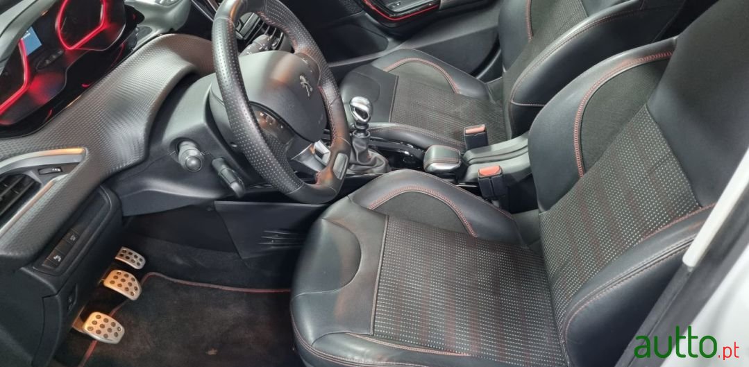 2016' Peugeot 2008 photo #6