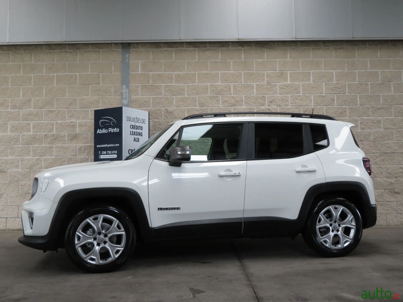 2019' Jeep Renegade photo #2