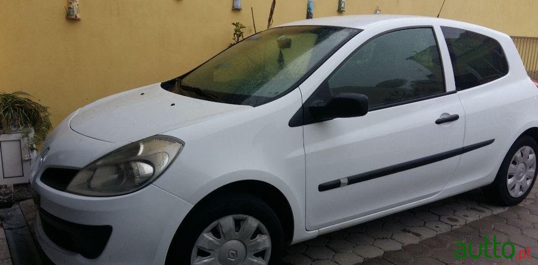 2007' Renault Clio 1.5 Dci photo #1