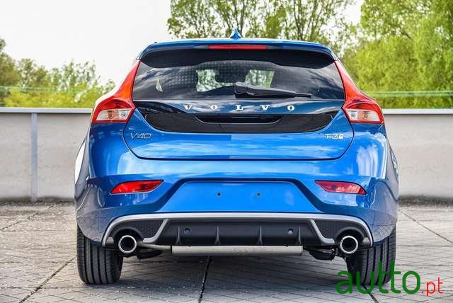 2019' Volvo V40 T3 Geartronic RDesign photo #2