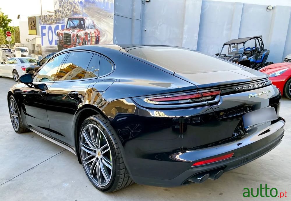 2019' Porsche Panamera Turbo S E-Hybrid photo #5