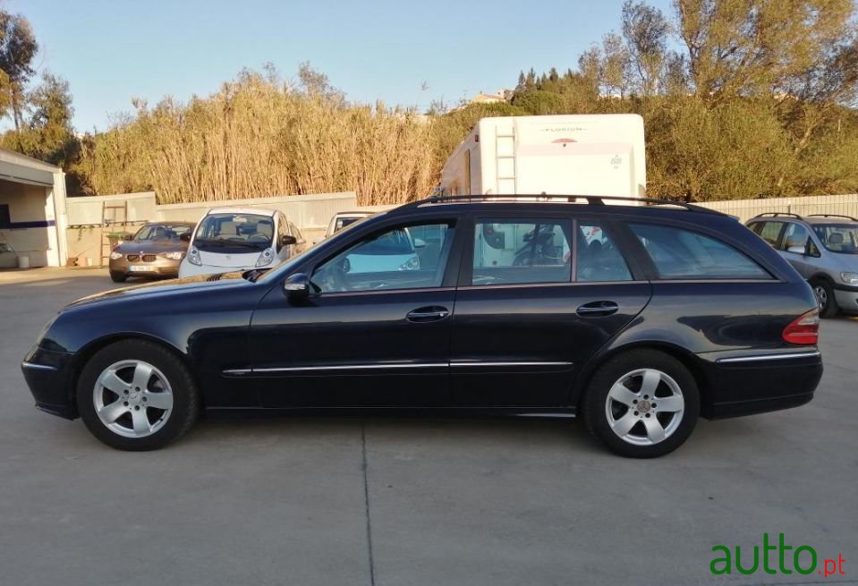 2003' Mercedes-Benz E-220 photo #1