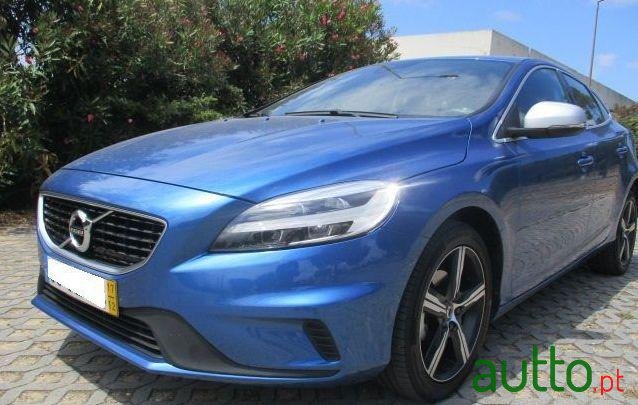 2017' Volvo V40 D2 R-Design photo #1