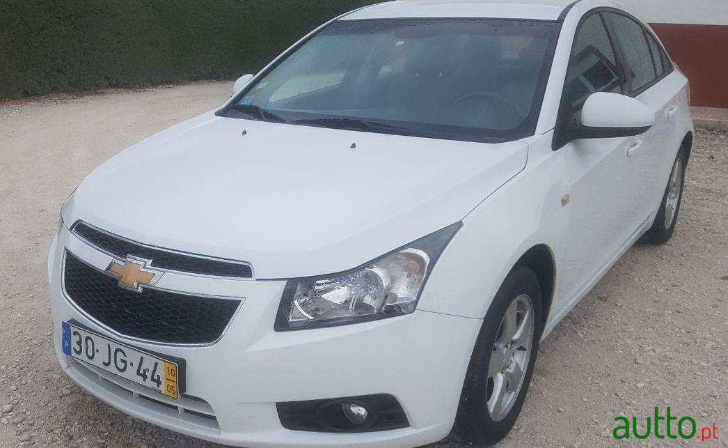 2010' Chevrolet Cruze Ls photo #2