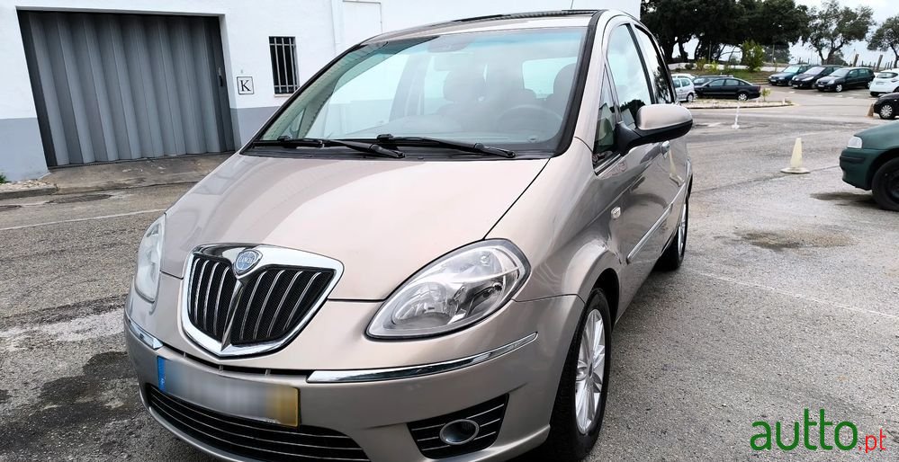 2010' Lancia Musa photo #1