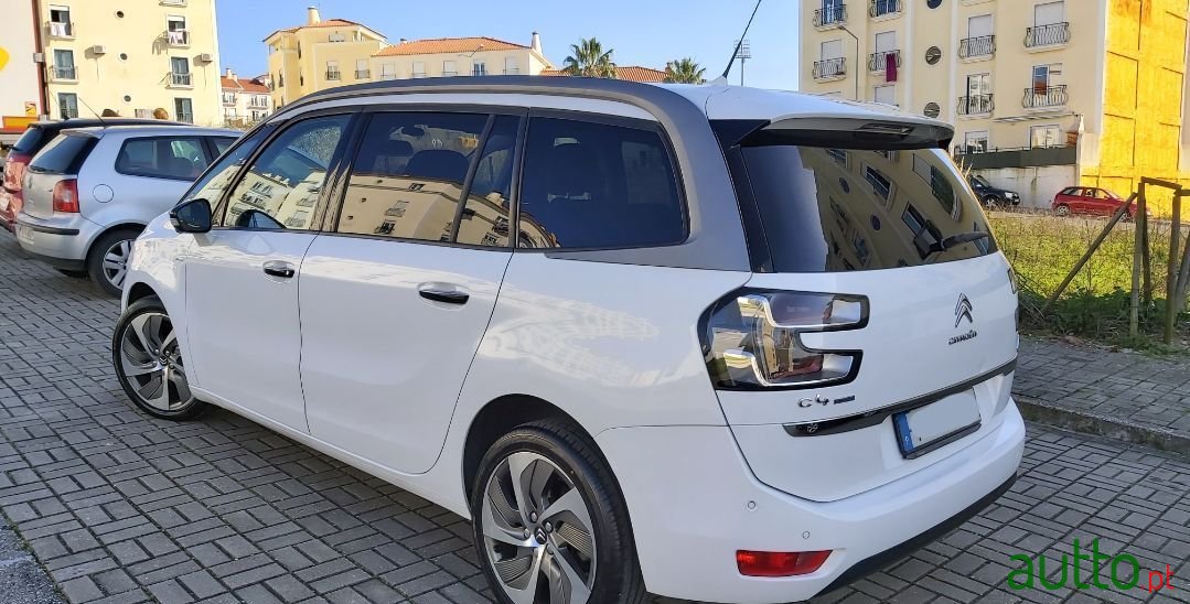 2015' Citroen C4 Grand Picasso photo #3