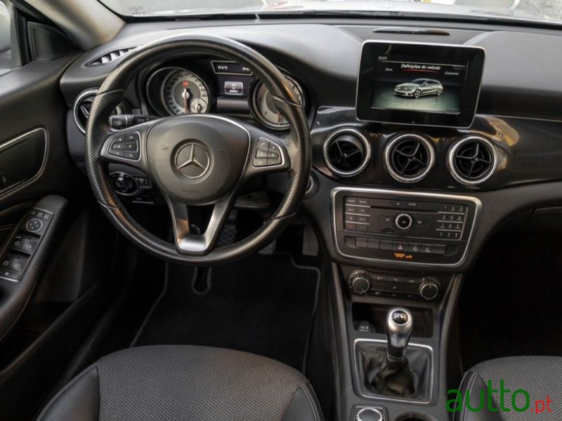 2015' Mercedes-Benz CLA 200 photo #4