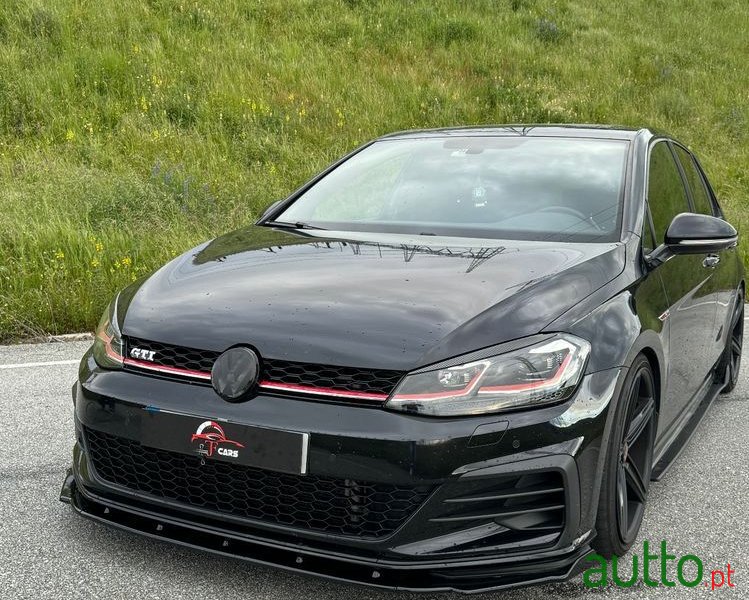 2017' Volkswagen Golf photo #2