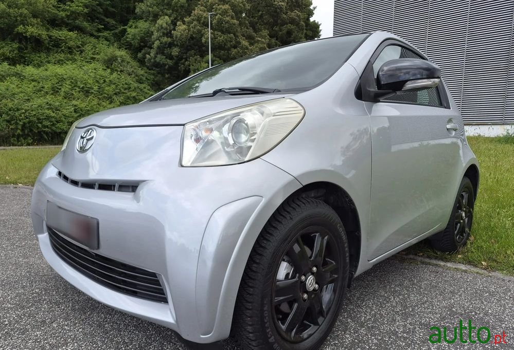 2011' Toyota iQ photo #1