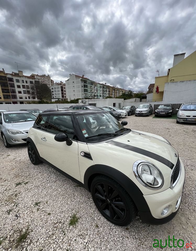 2013' MINI Cooper D photo #2