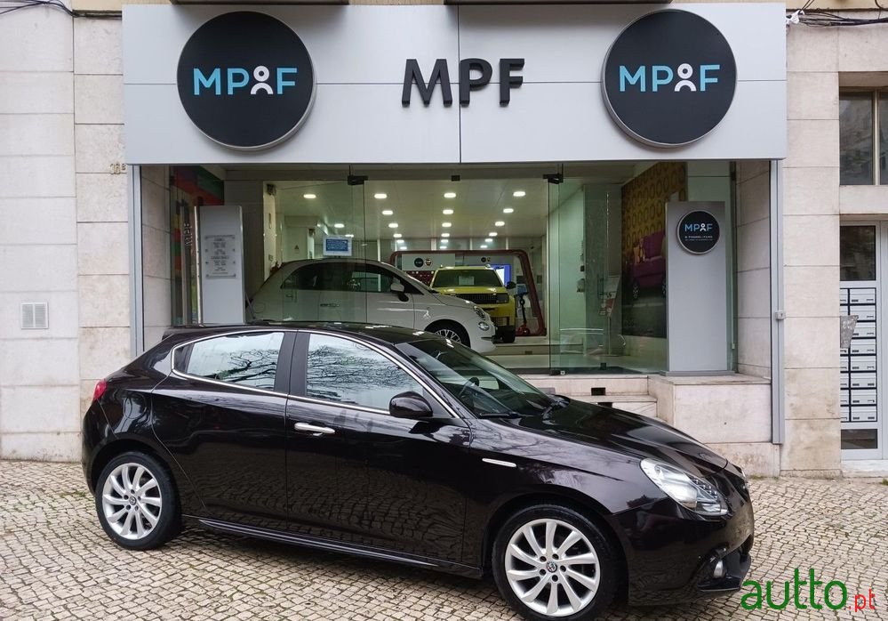 2017' Alfa Romeo Giulietta photo #1