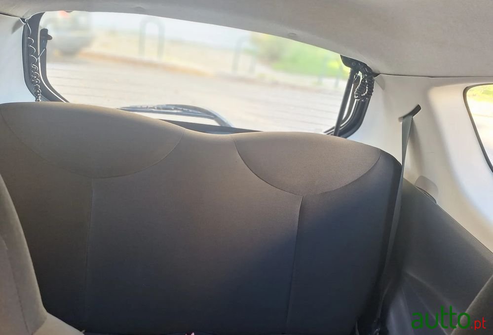 2010' Toyota Aygo 1.0 photo #4