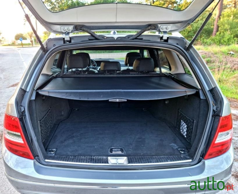 2012' Mercedes-Benz C-200 photo #6