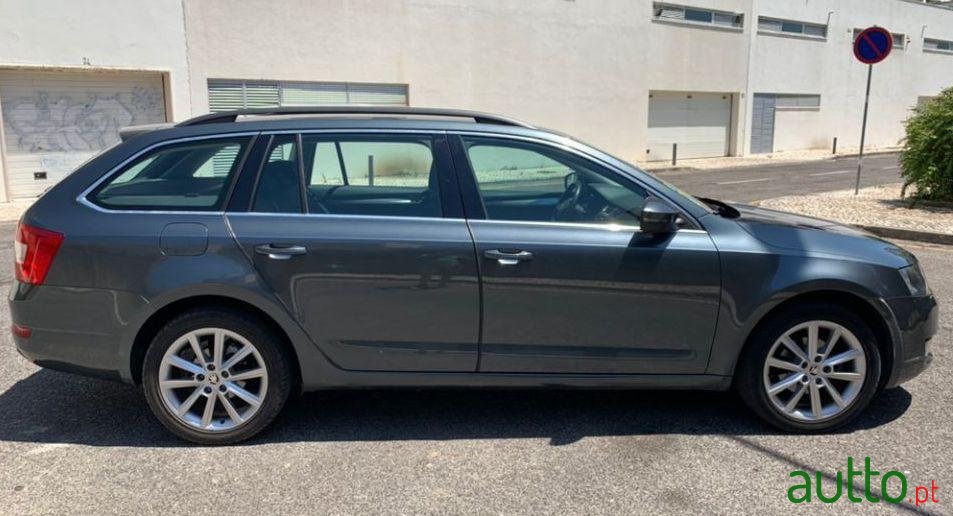 2014' Skoda Octavia Break photo #2