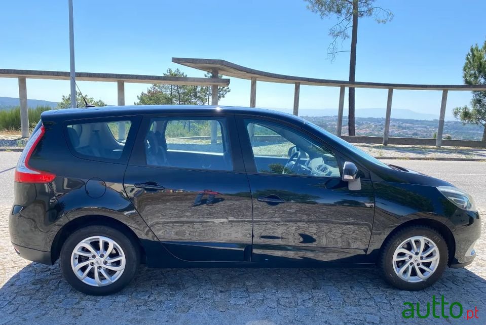 2013' Renault Grand Scenic photo #2