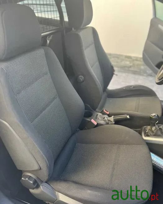 2008' Opel Astra Gtc 1.3 Cdti photo #3