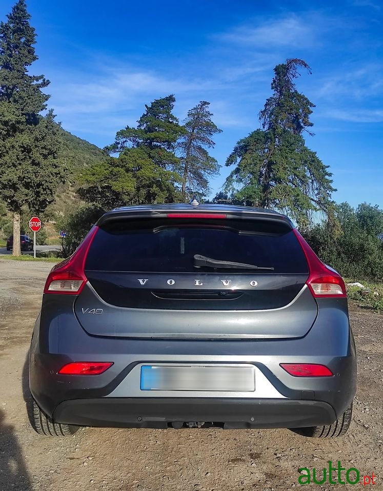 2012' Volvo V40 photo #6