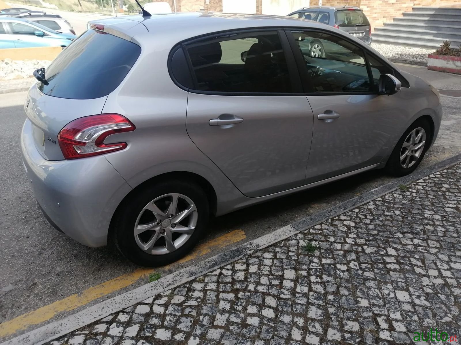 2012' Peugeot 208 photo #2
